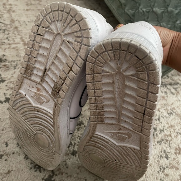 women jordan sneakers - Picture 4 of 4